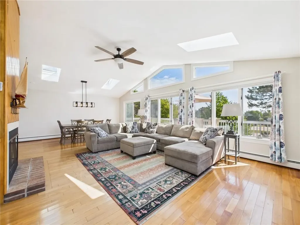 27 Foster Lane Narragansett RI 02882