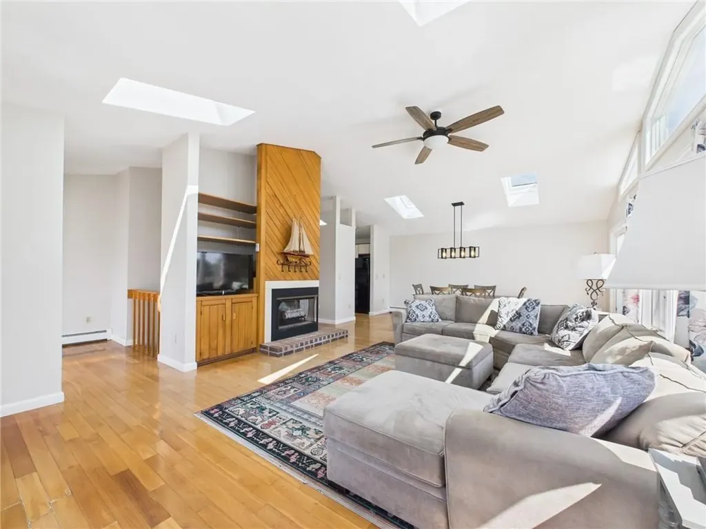 27 Foster Lane Narragansett RI 02882