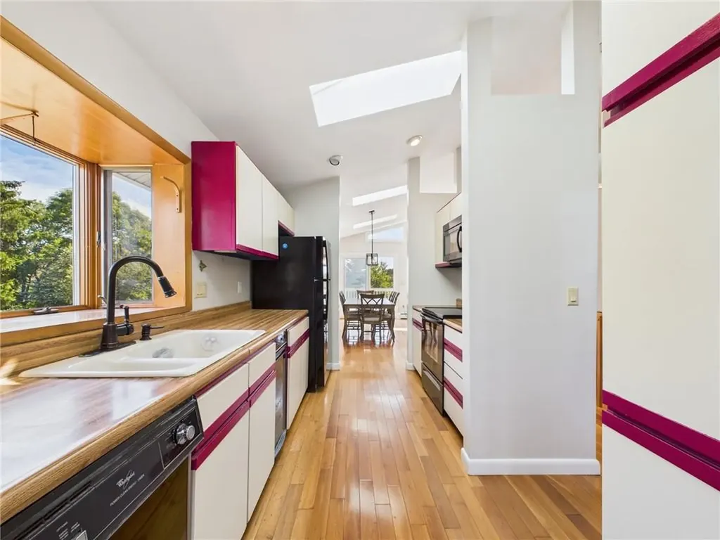 27 Foster Lane Narragansett RI 02882