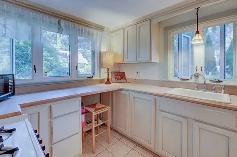 47 Wake Robin Trail Narragansett RI 02874