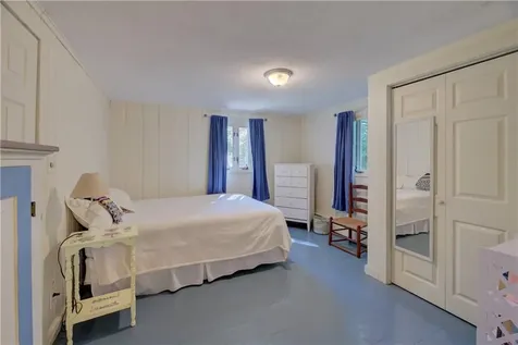 47 Wake Robin Trail Narragansett RI 02874