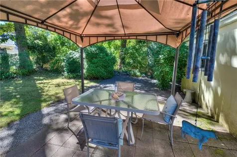 47 Wake Robin Trail Narragansett RI 02874