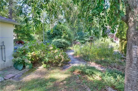 47 Wake Robin Trail Narragansett RI 02874