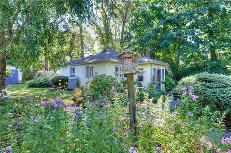 47 Wake Robin Trail Narragansett RI 02874