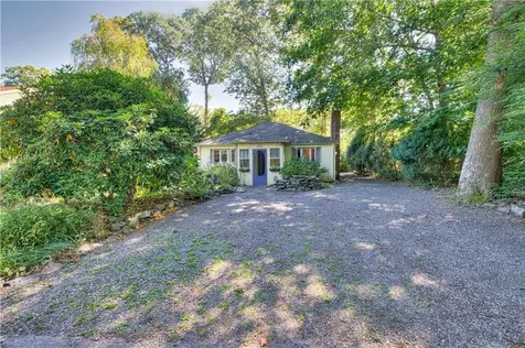 47 Wake Robin Trail Narragansett RI 02874