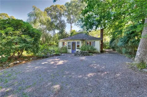 47 Wake Robin Trail Narragansett RI 02874