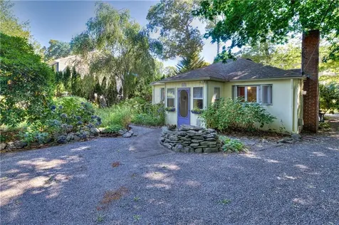 47 Wake Robin Trail Narragansett RI 02874