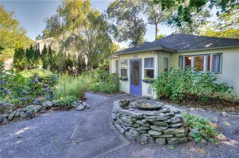 47 Wake Robin Trail Narragansett RI 02874