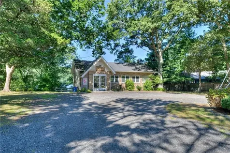 47 Wake Robin Trail Narragansett RI 02874