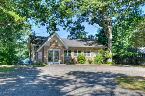 47 Wake Robin Trail Narragansett RI 02874