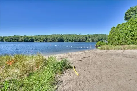 47 Wake Robin Trail Narragansett RI 02874