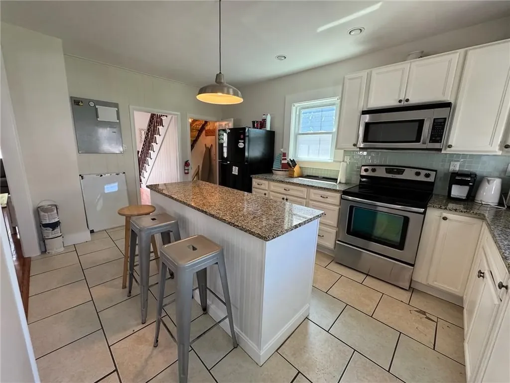 Newport RI, 20 Narragansett Avenue