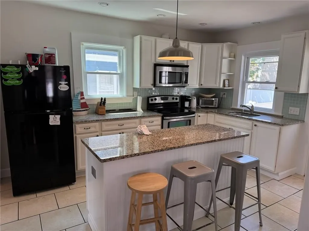 20 Narragansett Avenue Newport RI 02840