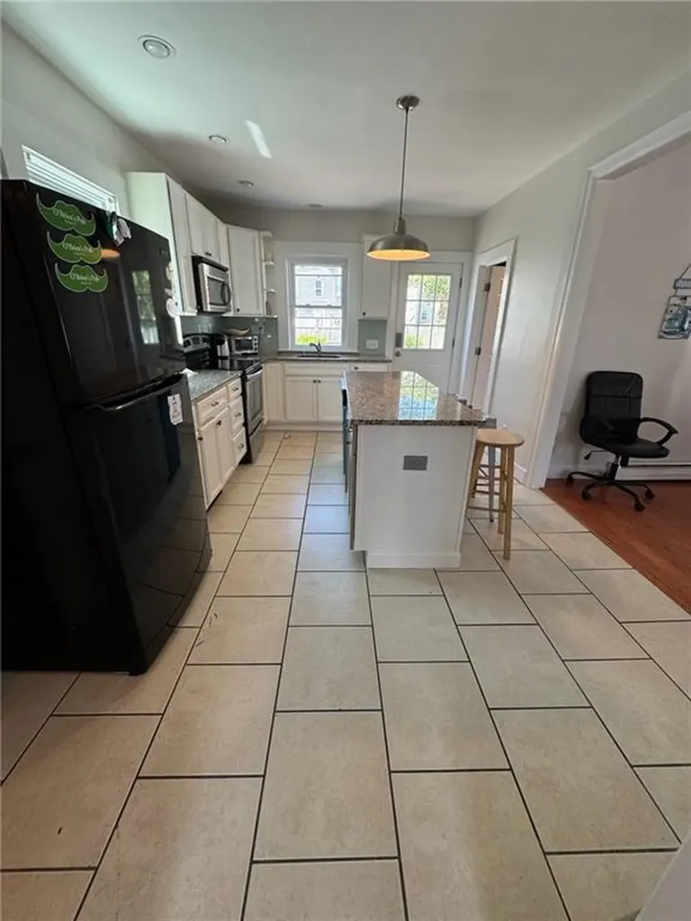 20 Narragansett Avenue Newport RI 02840