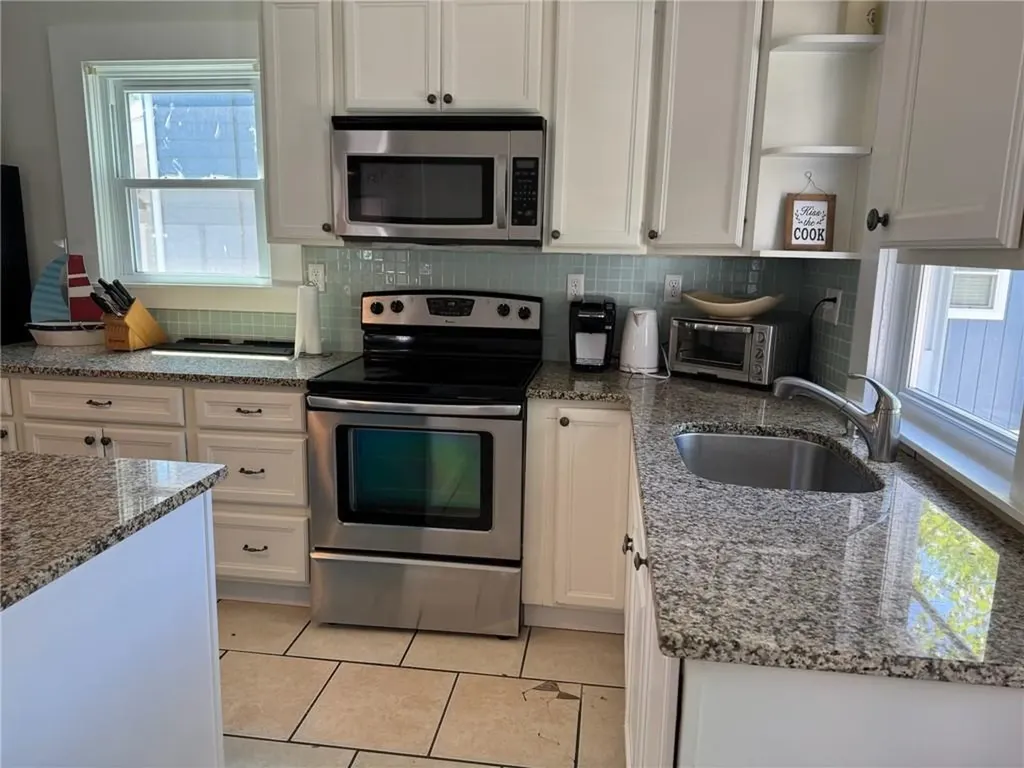 20 Narragansett Avenue Newport RI 02840