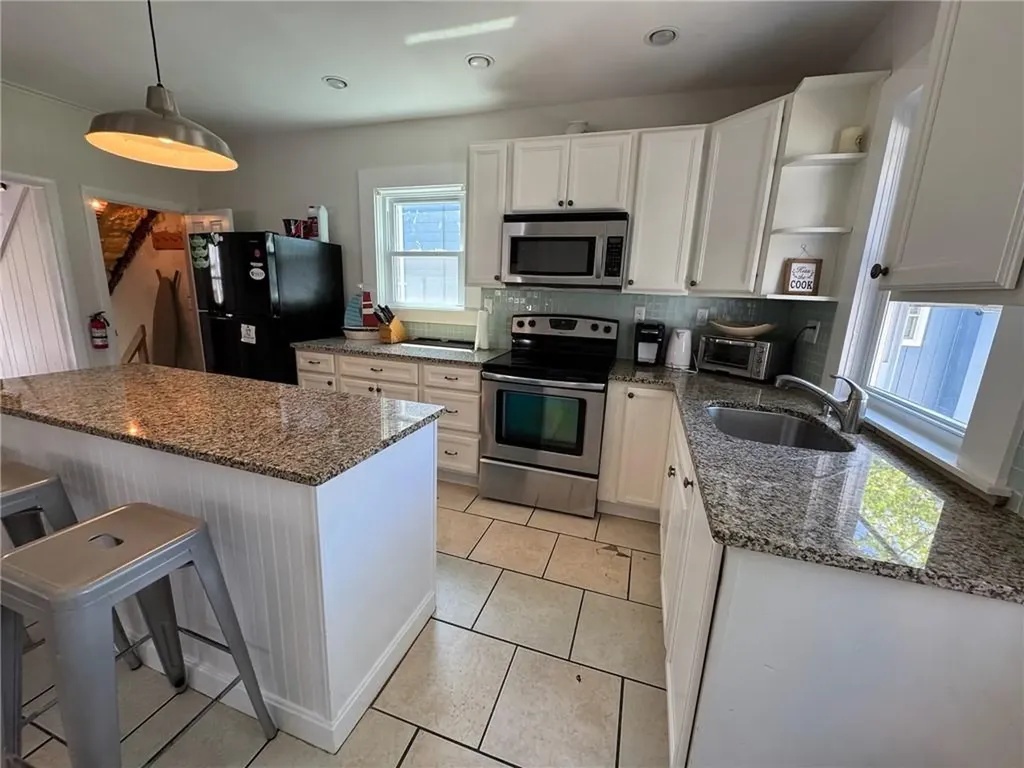 20 Narragansett Avenue Newport RI 02840