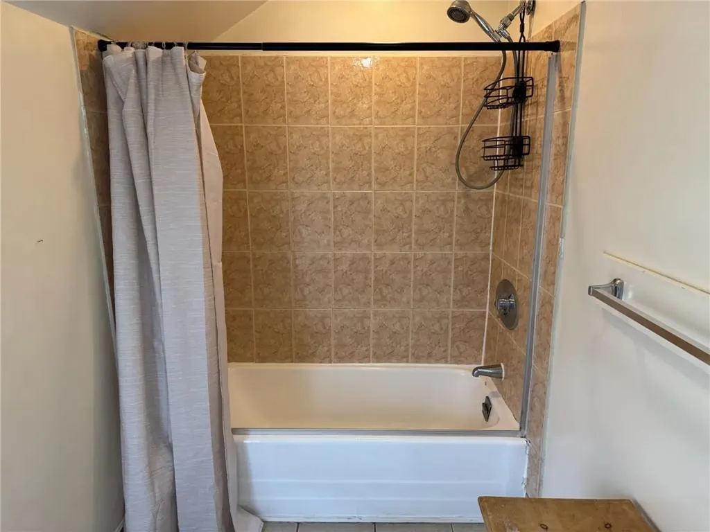 20 Narragansett Avenue Newport RI 02840