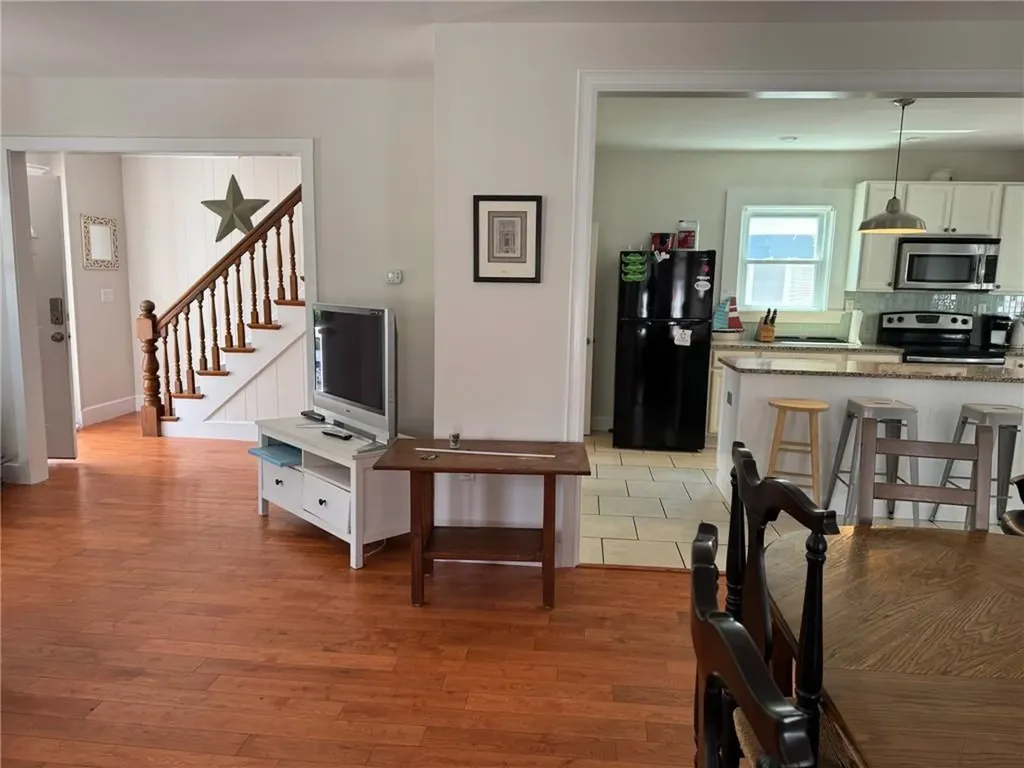 20 Narragansett Avenue Newport RI 02840