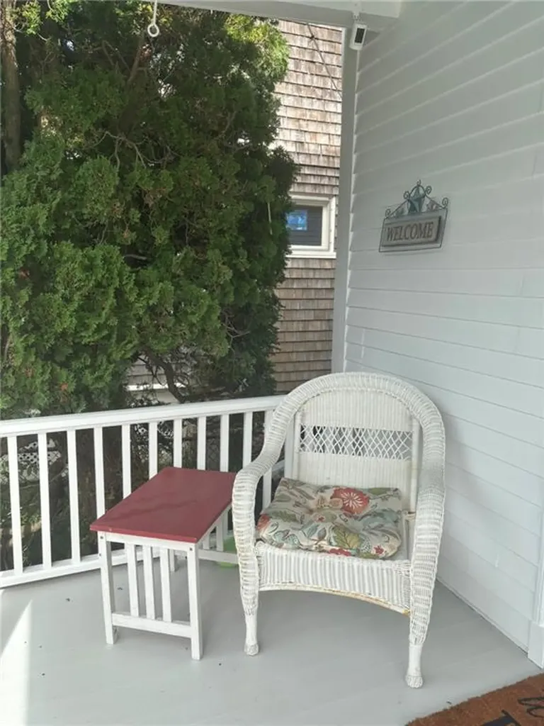 11 Eastnor Road Newport RI 02840