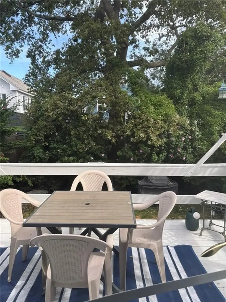 11 Eastnor Road Newport RI 02840
