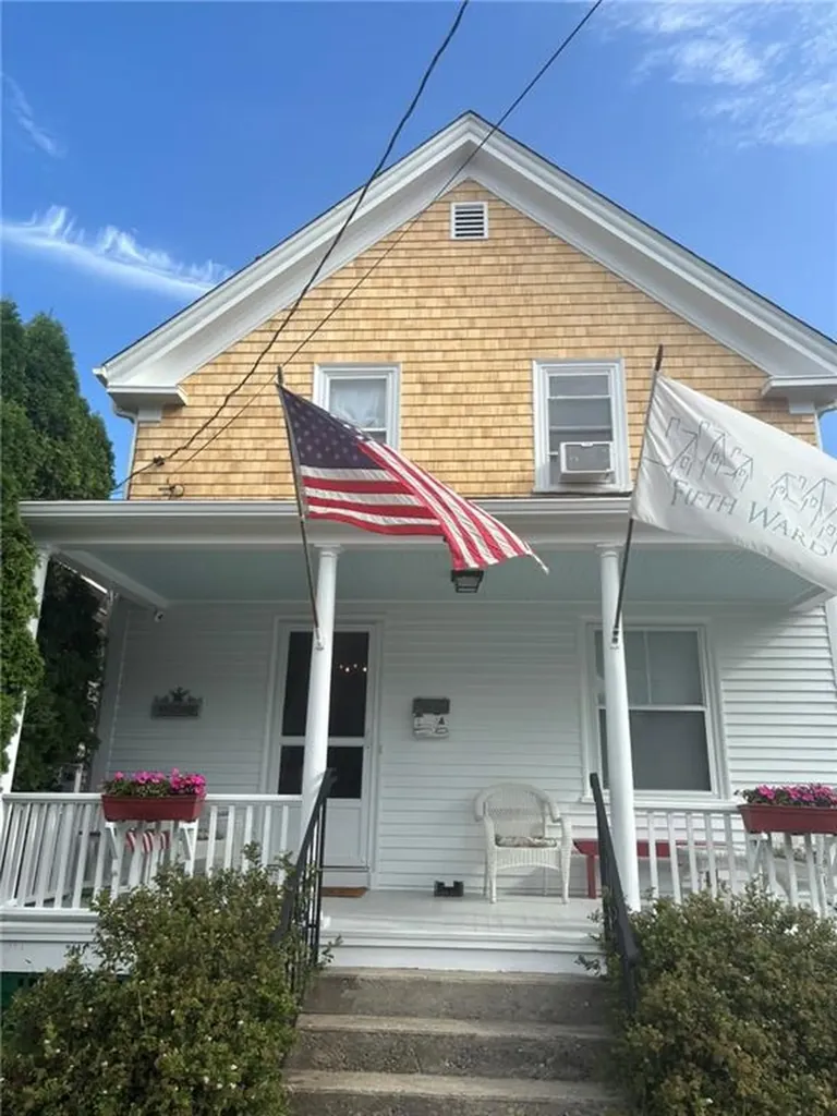 11 Eastnor Road Newport RI 02840