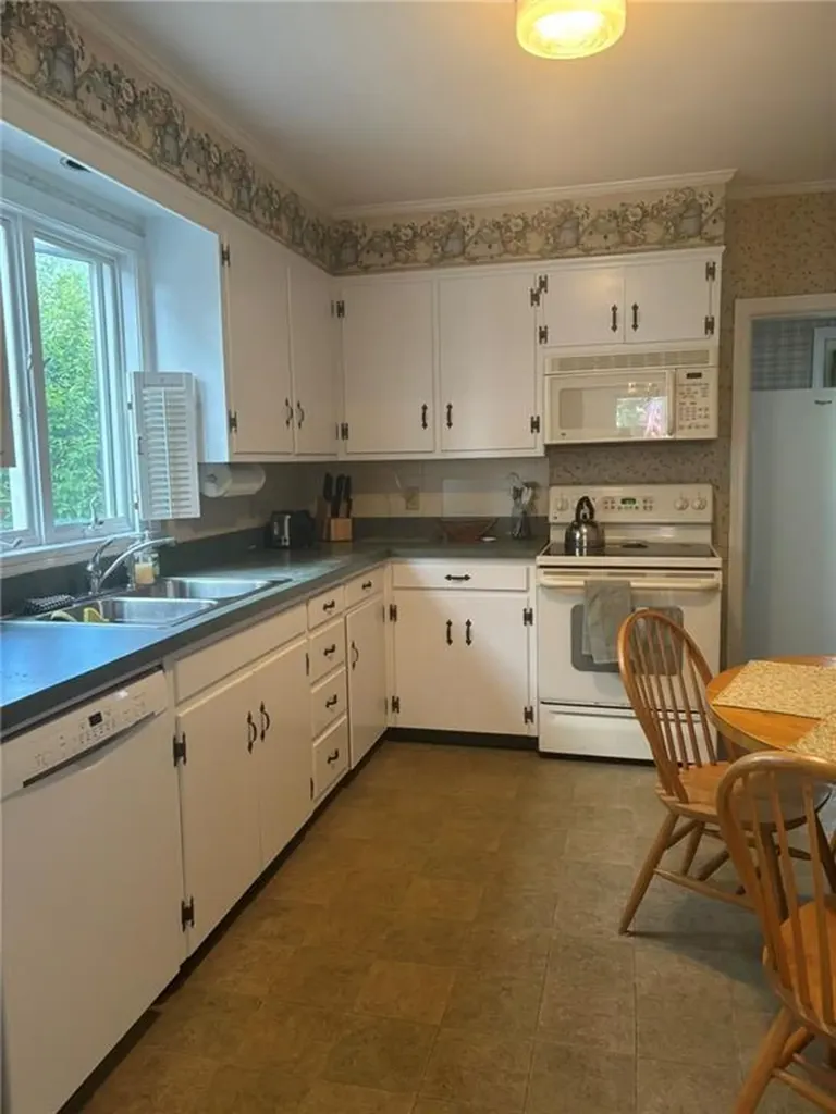 11 Eastnor Road Newport RI 02840