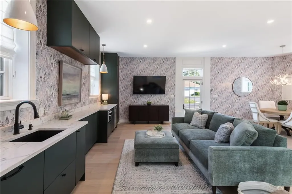 20 Kensington Avenue Portsmouth RI 02871