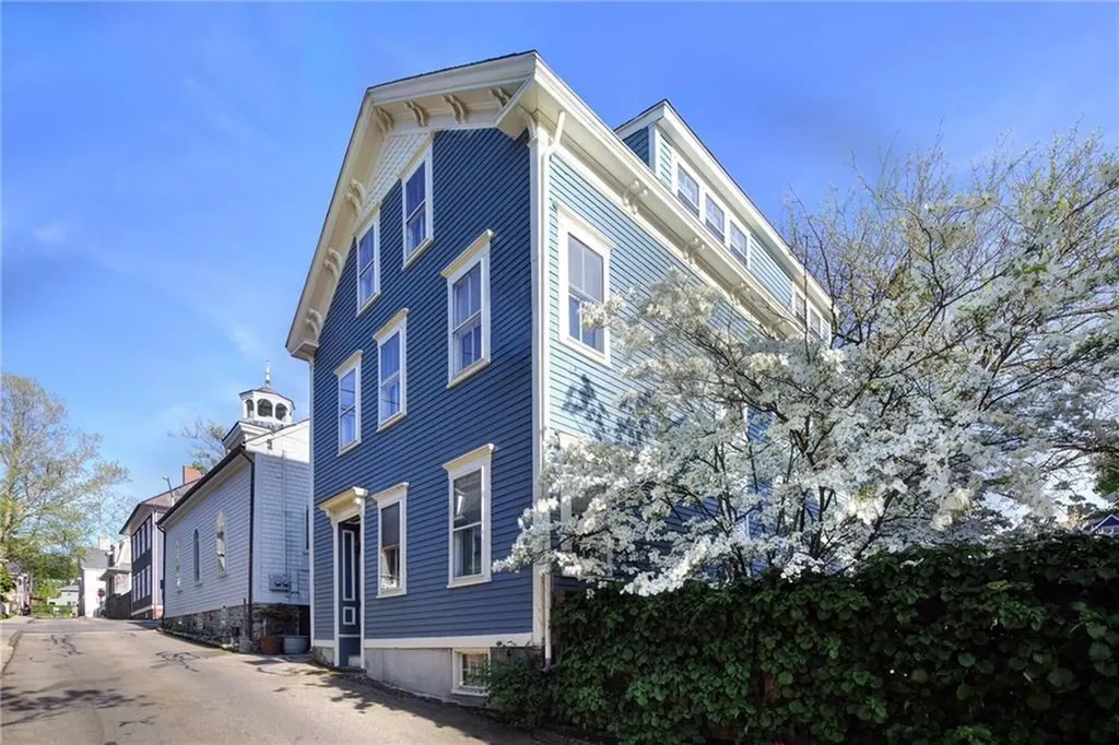 75 Mary Street Newport RI 02840
