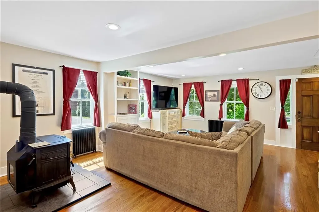 342 Post Road Westerly RI 02891