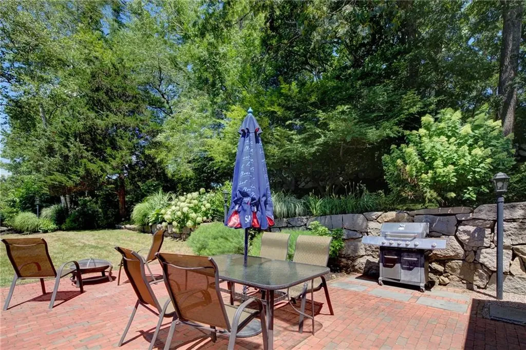 342 Post Road Westerly RI 02891