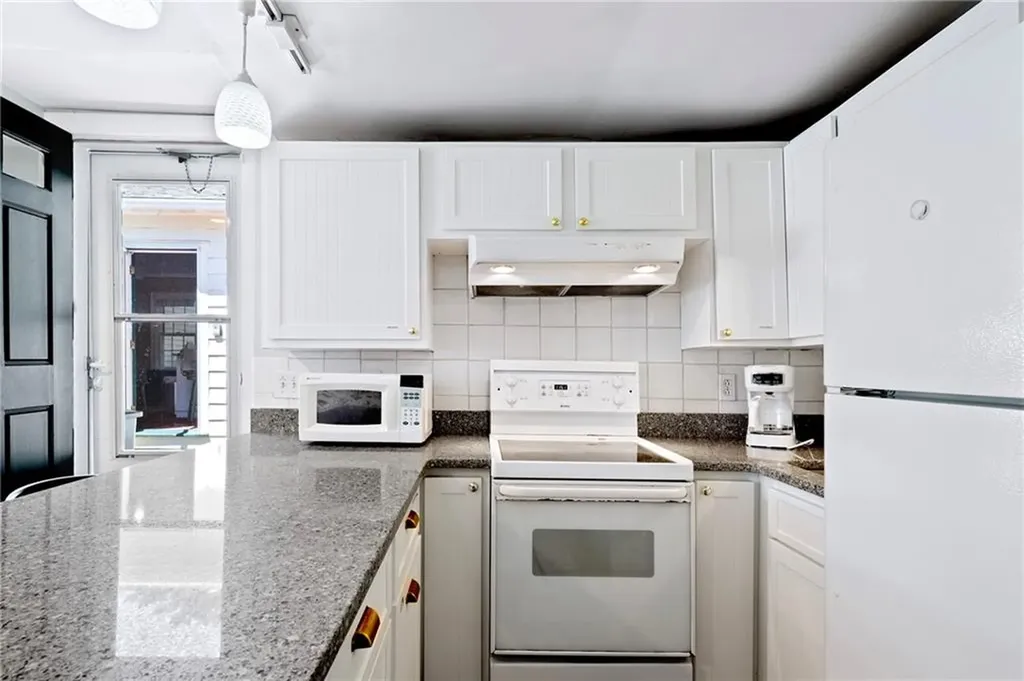 342 Post Road Westerly RI 02891