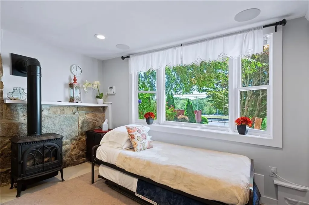 342 Post Road Westerly RI 02891