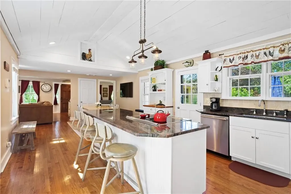 342 Post Road Westerly RI 02891