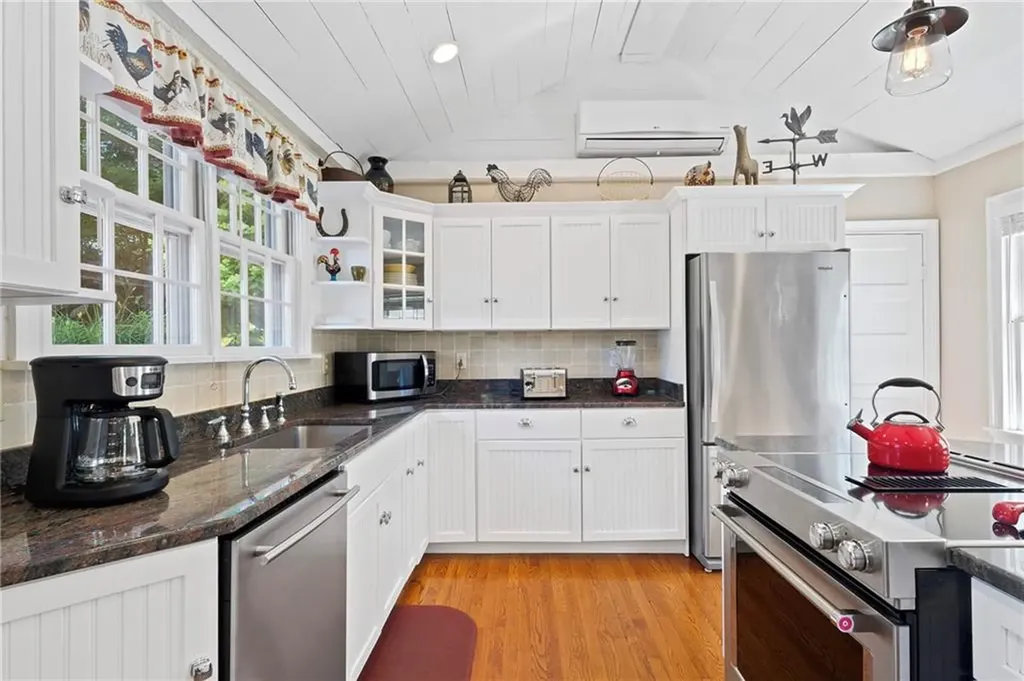 342 Post Road Westerly RI 02891