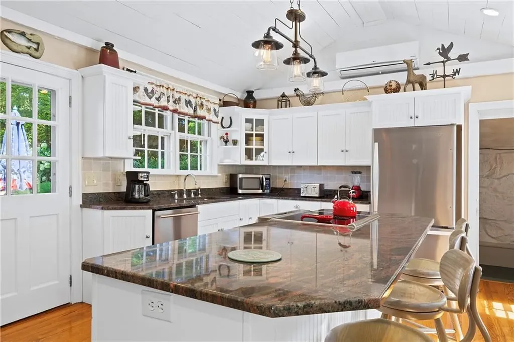 342 Post Road Westerly RI 02891