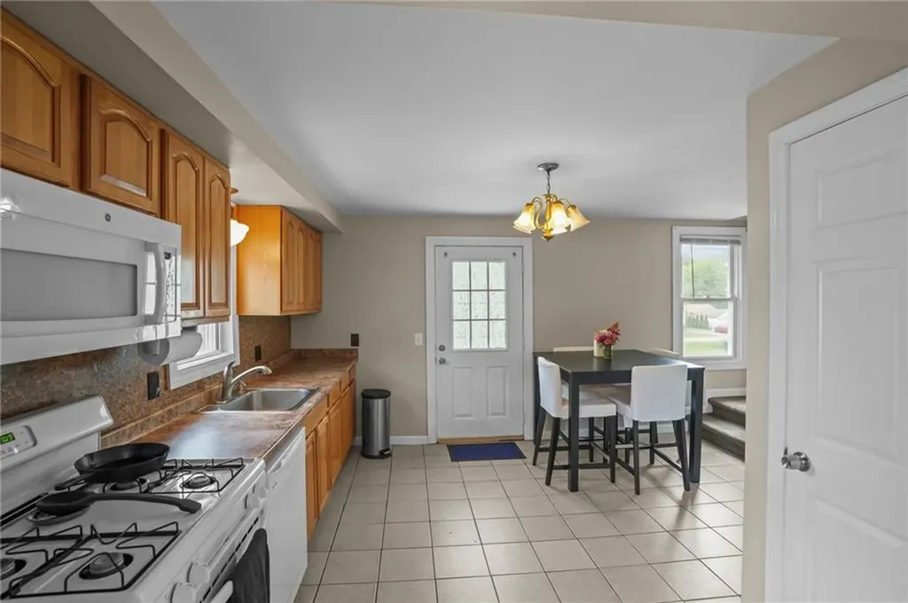 126 Lloyd Avenue Warwick RI 02889