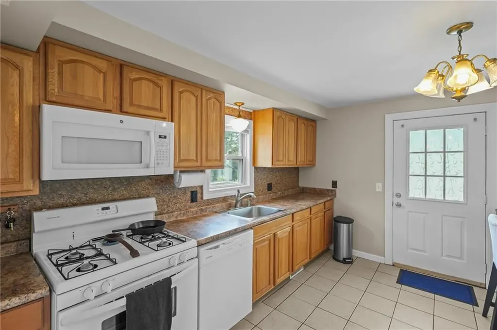 126 Lloyd Avenue Warwick RI 02889