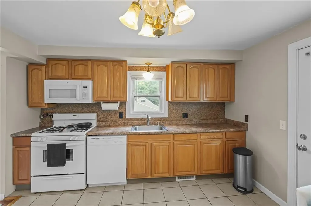 126 Lloyd Avenue Warwick RI 02889