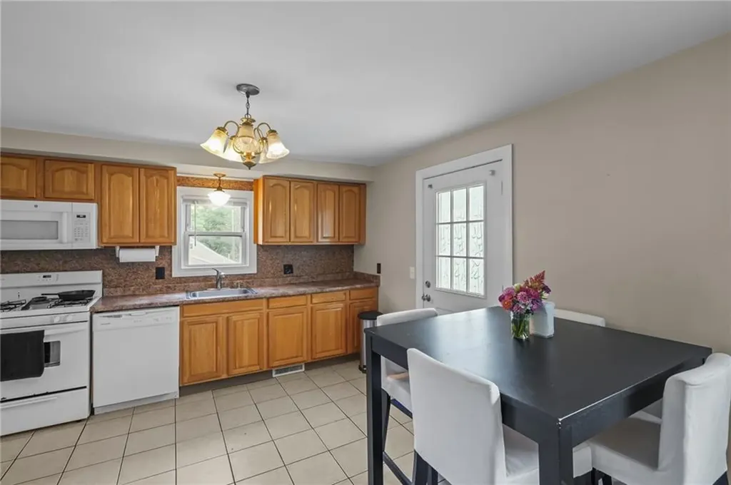 126 Lloyd Avenue Warwick RI 02889