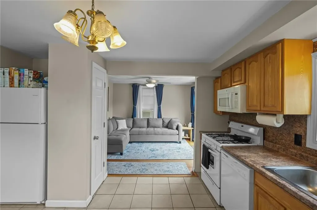 126 Lloyd Avenue Warwick RI 02889