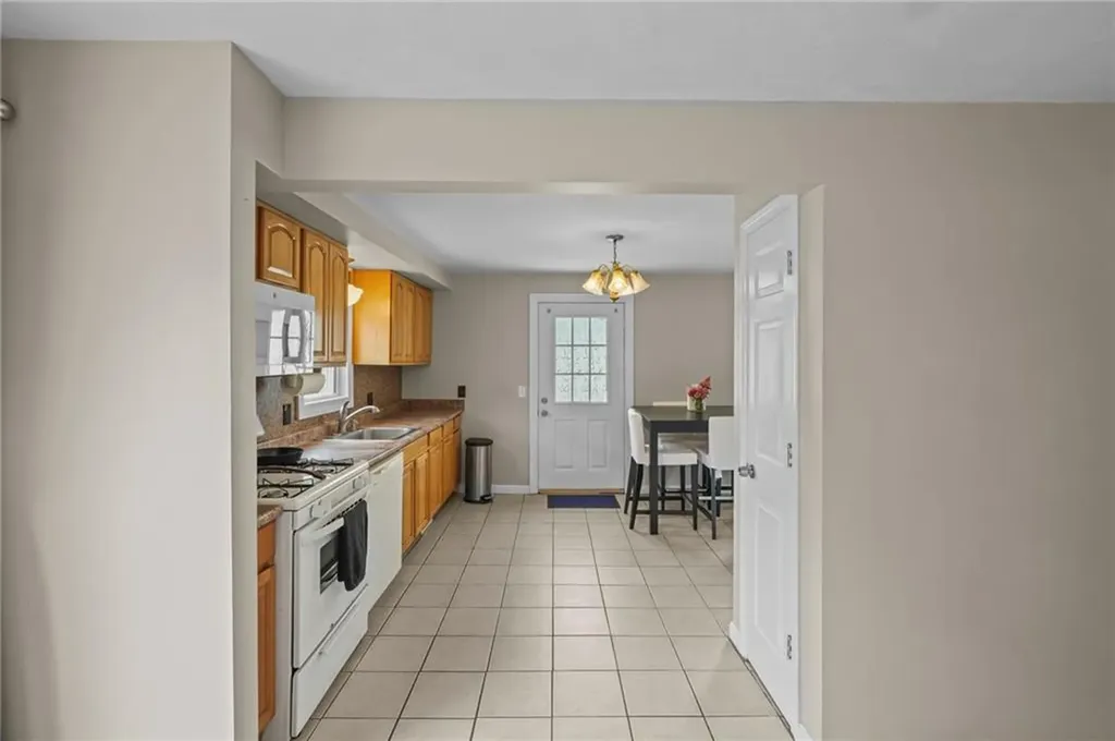 126 Lloyd Avenue Warwick RI 02889