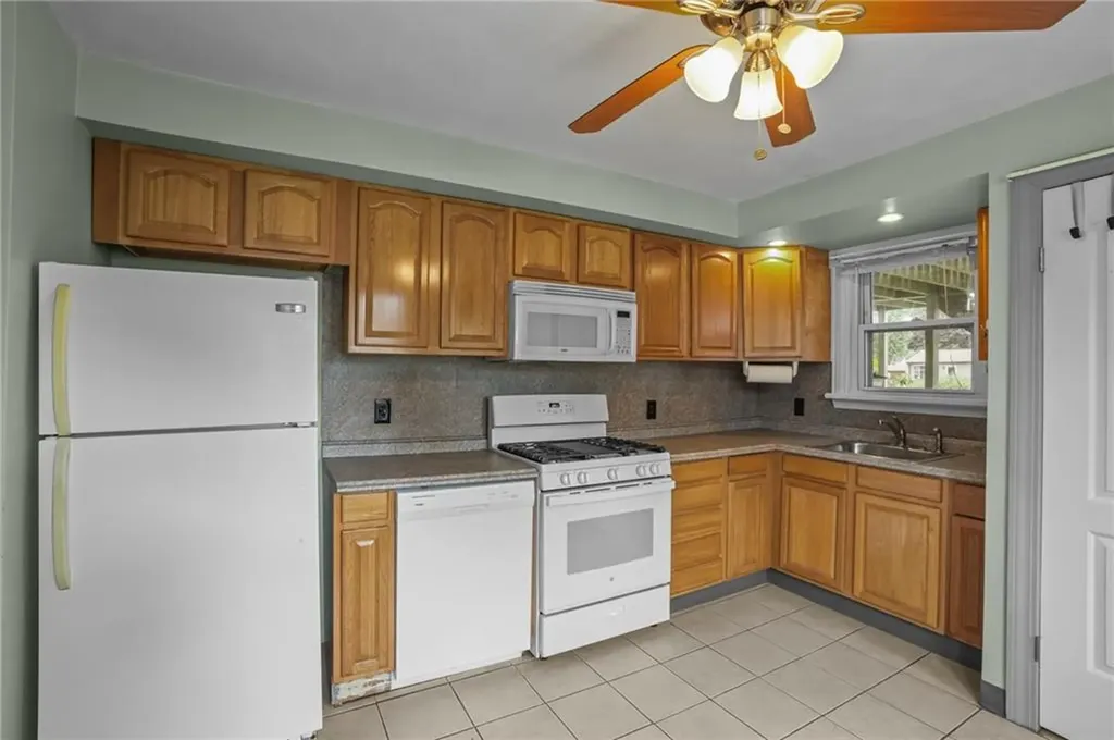 126 Lloyd Avenue Warwick RI 02889