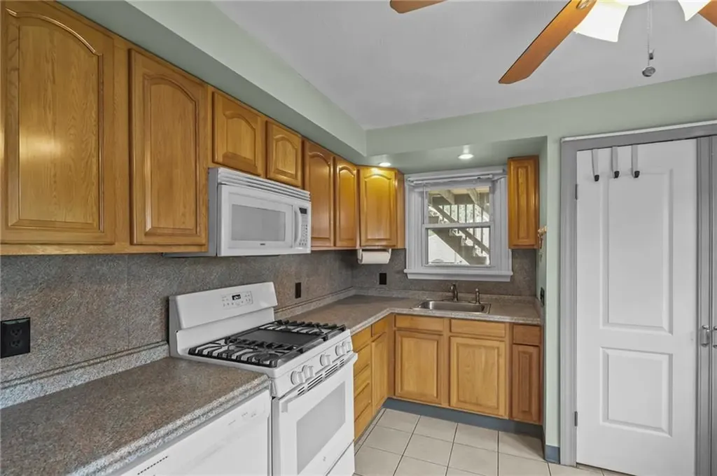 126 Lloyd Avenue Warwick RI 02889