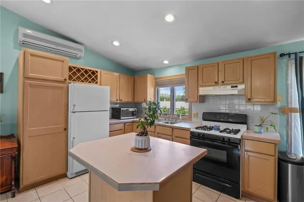 15 Perkins Street Warwick RI 02886