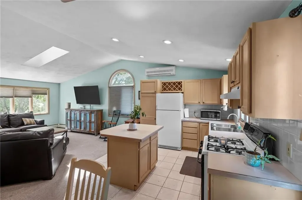 15 Perkins Street Warwick RI 02886