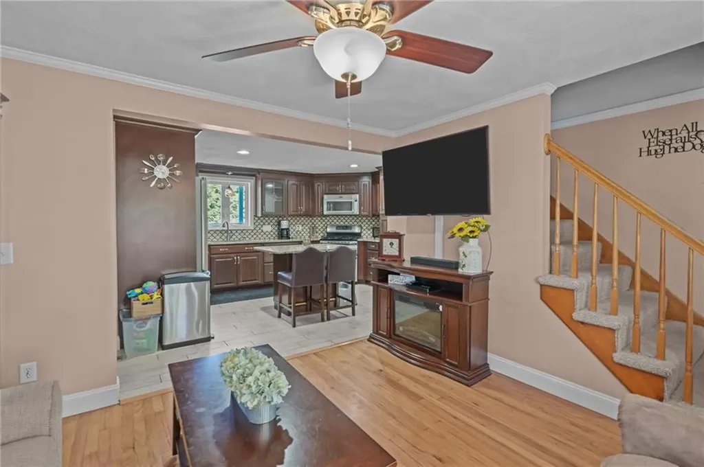 15 Perkins Street Warwick RI 02886