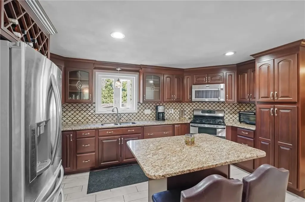 15 Perkins Street Warwick RI 02886