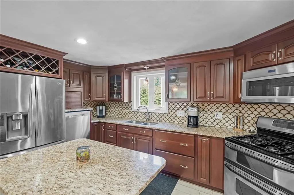 15 Perkins Street Warwick RI 02886