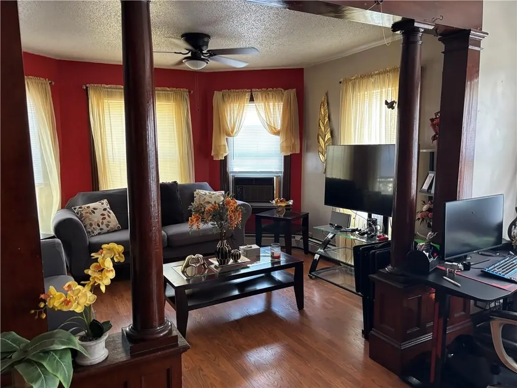 93 Oakland Avenue Pawtucket RI 02861