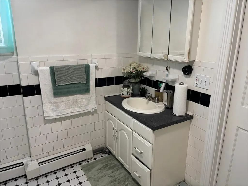 93 Oakland Avenue Pawtucket RI 02861